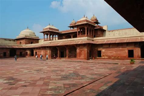 Die Gründung der Stadt Fatehpur Sikri: Indisches architektonisches Meisterwerk unter Akbar dem Großen